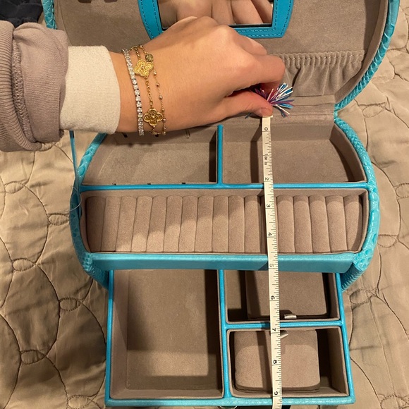 Locked Jewerly Chest Travel Case - Picture 4 of 6